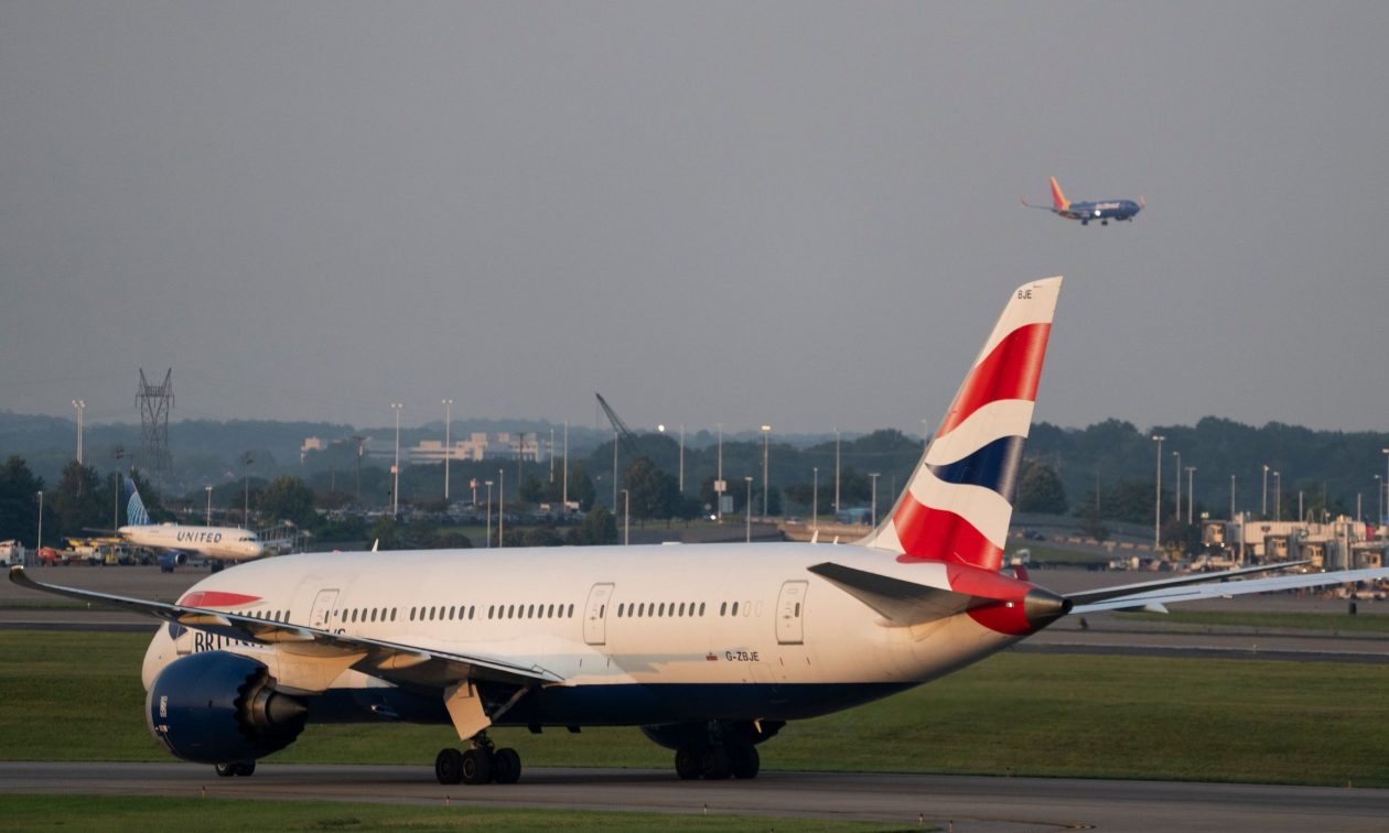 Αναγκαστική προσγείωση πτήσης της British Airways λόγω καπνού στο πιλοτήριο