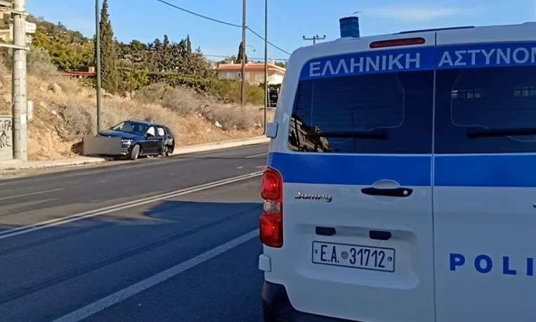 Σοβαρό τροχαίο ατύχημα στη Γλυφάδα με διακομιδή τραυματία στο νοσοκομείο