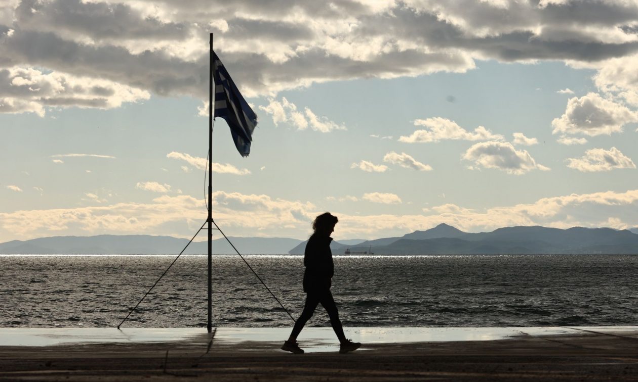 Ηλιοφάνεια και υψηλές θερμοκρασίες έως τα τέλη Οκτωβρίου στην Ελλάδα