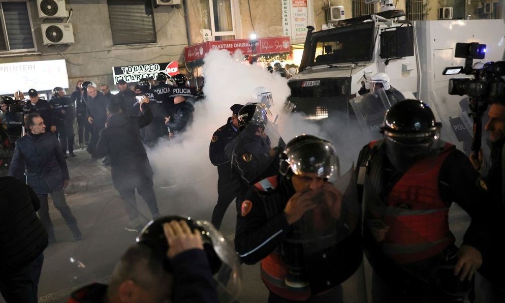 Αναταραχή και Διαδηλώσεις στην Τίρανα κατά της Κυβέρνησης Ράμα