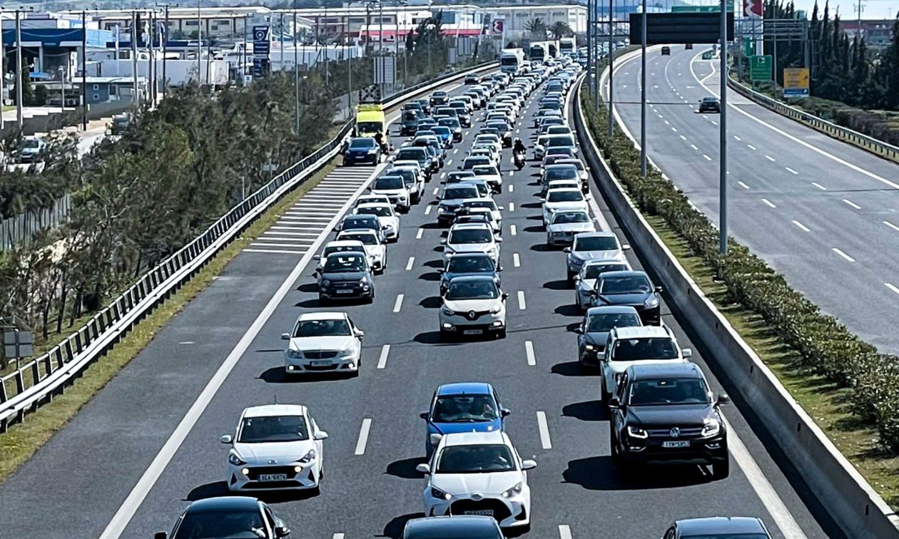 Τίτλος: Διακοπή Κυκλοφορίας στην Αττική Οδό λόγω Φωτιάς σε ΙΧ