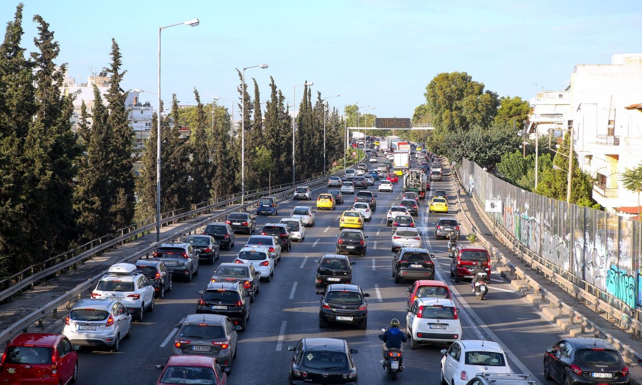 Βαθιά Κίνηση και Προβλήματα στους Δρόμους της Αττικής το Πρωί της Πέμπτης