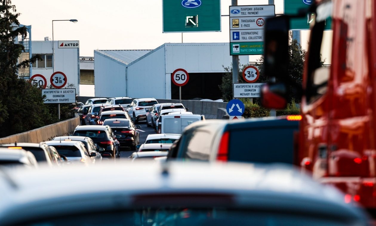 Τροχαίο ατύχημα στην Αττική Οδό προκαλεί καθυστερήσεις στην κυκλοφορία