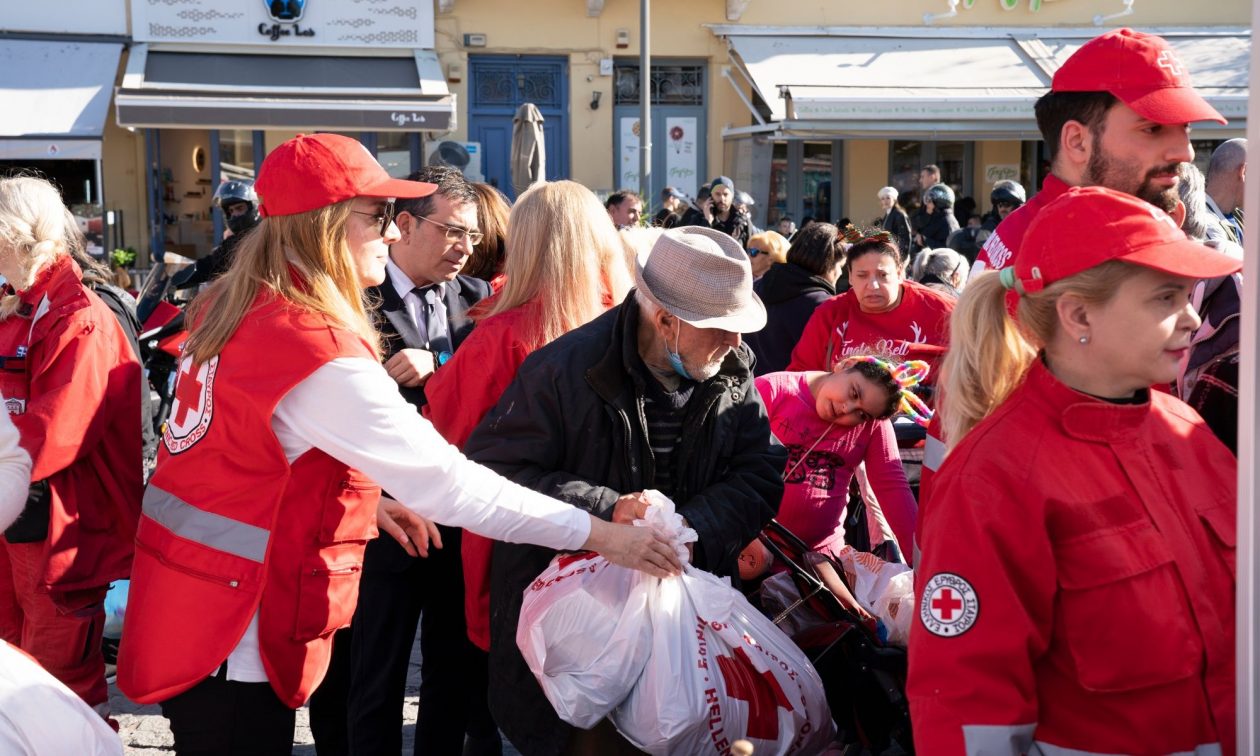 Εορταστική Δράση του Ελληνικού Ερυθρού Σταυρού για τους Άστεγους στην Πρωτοχρονιά