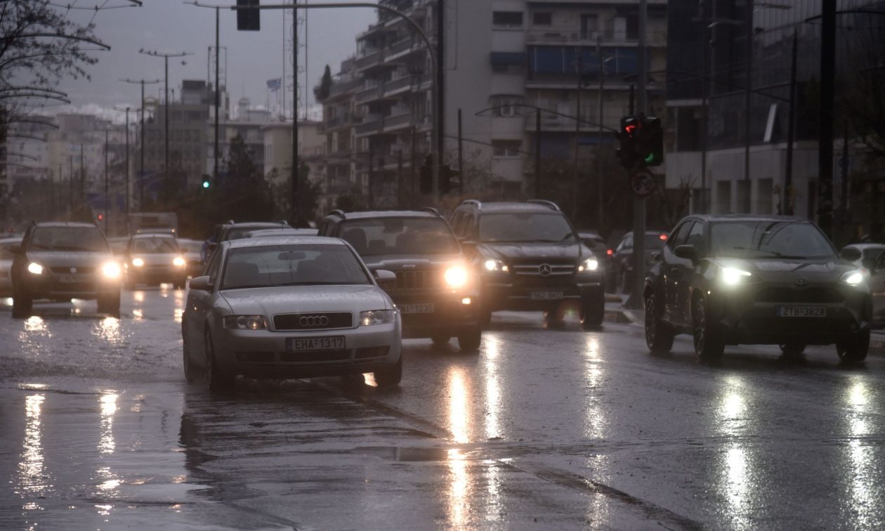 Σοβαρά προβλήματα στην κυκλοφορία λόγω κακοκαιρίας στην Αττική