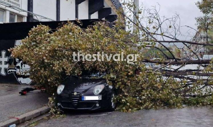 Καταστροφές στη Θεσσαλονίκη από την κακοκαιρία Bora