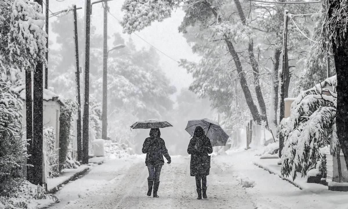 Χιόνια στην Ηλεία και έρχονται λευκά Χριστούγεννα στην Ελλάδα