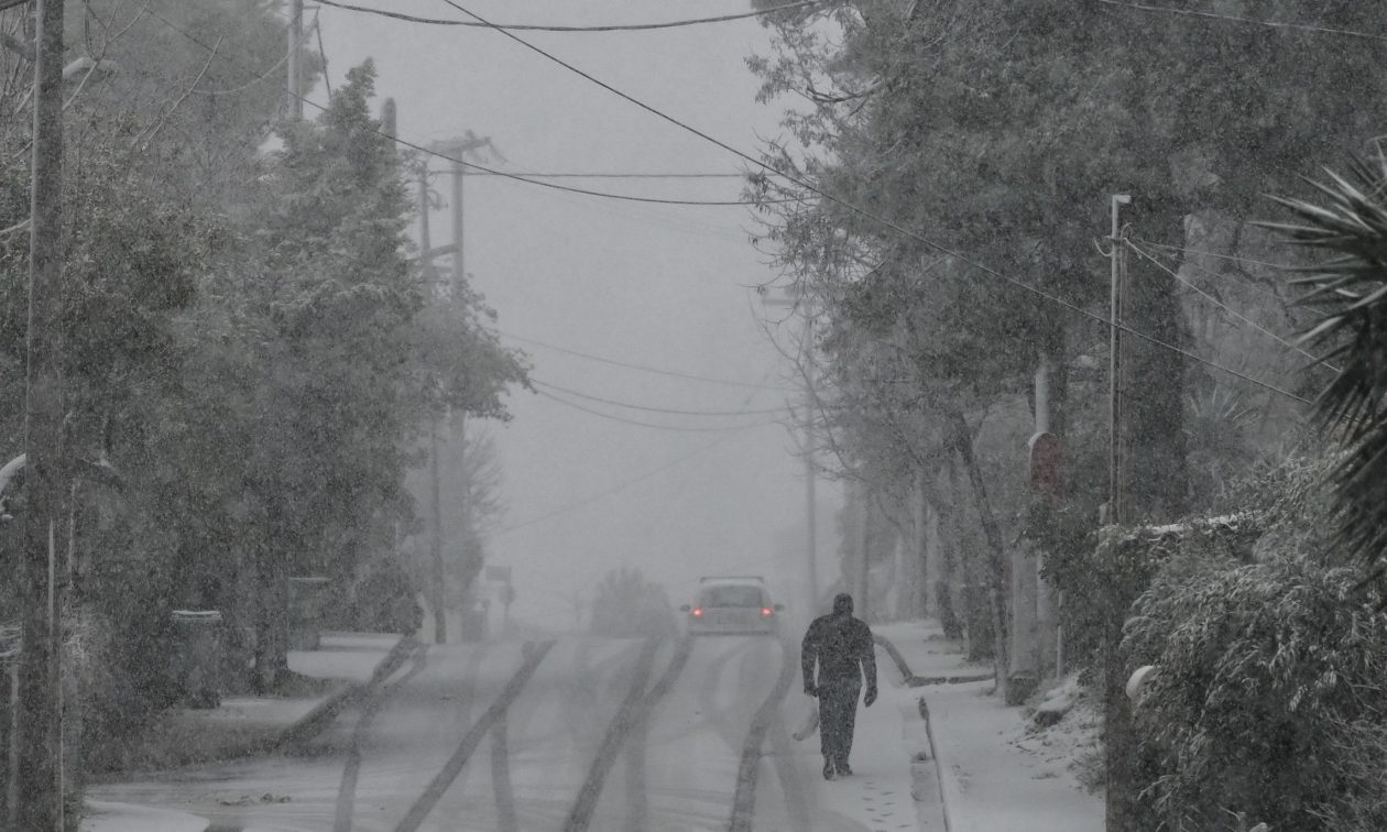 Λευκά Χριστούγεννα στην Ελλάδα με ισχυρές χιονοπτώσεις και προειδοποιήσεις για την κακοκαιρία