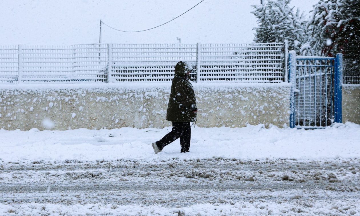 Αναμένονται Έντονες Καιρικές Συνθήκες με Βροχές και Χιόνια σε Όλη τη Χώρα