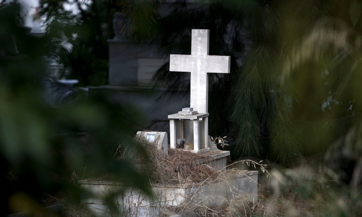 Βεβηλώσεις και Κλοπές Στο Νεκροταφείο της Σούδας Προκαλούν Αντικείμενη Αντίδραση