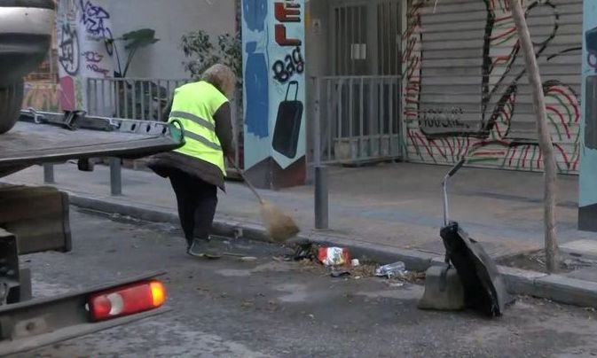 Απομάκρυνση Εγκαταλελειμμένων Αυτοκινήτων από τους Δρόμους της Αθήνας