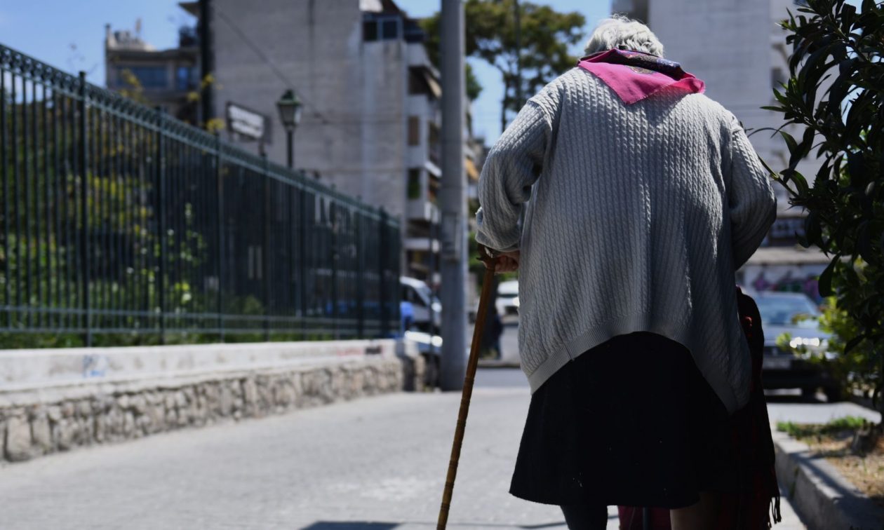 Σύλληψη γυναίκας για τηλεφωνικές απάτες εις βάρος ηλικιωμένων στις Σέρρες και τη Βέροια